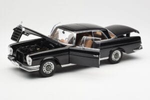 Mercedes 280 SE W111 Coupe Fekete AUTOart 1:18 76286 Fém – 2. kép a 8-ből