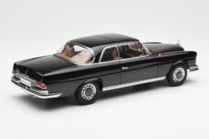 Mercedes 280 SE W111 Coupe Fekete AUTOart 1:18 76286 Fém – 3. kép a 8-ből