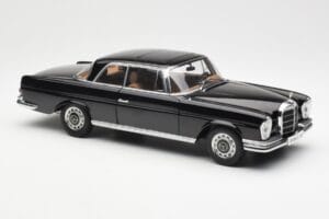 Mercedes 280 SE W111 Coupe Fekete AUTOart 1:18 76286 Fém – 6. kép a 8-ből
