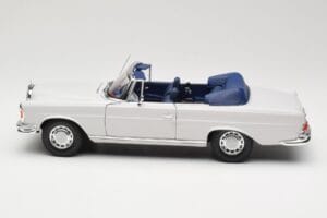 Mercedes 280 SE W111 Kabrió Világosszürke Norev 1:18 183530 Fém – 4. kép a 8-ből