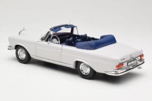 Mercedes 280 SE W111 Kabrió Világosszürke Norev 1:18 183530 Fém – 7. kép a 8-ből