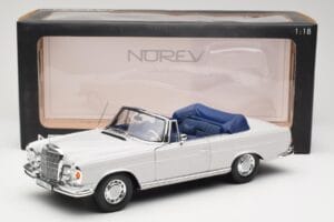Mercedes 280 SE W111 Kabrió Világosszürke Norev 1:18 183530 Fém – 8. kép a 8-ből