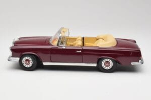 Mercedes 280SE W108 Bordeaux Piros Maisto 1:18 31811 Fém – 4. kép a 8-ből