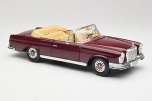 Mercedes 280SE W108 Bordeaux Piros Maisto 1:18 31811 Fém – 6. kép a 8-ből