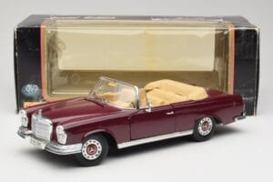 Mercedes 280SE W108 Bordeaux Piros Maisto 1:18 31811 Fém – 8. kép a 8-ből