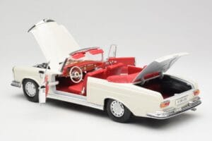 Mercedes 280SE W108 Ivory Fehér Maisto 1:18 50223 Fém – 5. kép a 8-ből