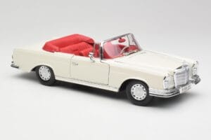 Mercedes 280SE W108 Ivory Fehér Maisto 1:18 50223 Fém – 6. kép a 8-ből