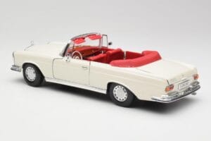 Mercedes 280SE W108 Ivory Fehér Maisto 1:18 50223 Fém – 7. kép a 8-ből