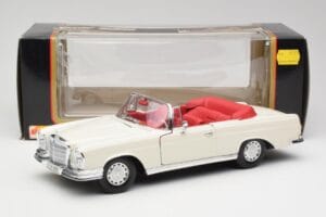 Mercedes 280SE W108 Ivory Fehér Maisto 1:18 50223 Fém – 8. kép a 8-ből