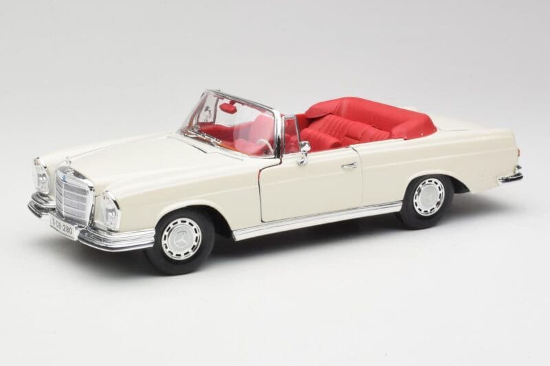 Mercedes 280SE W108 Ivory Fehér Maisto 1:18 50223 Fém