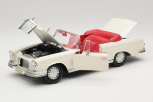 Mercedes 280 SE W108 Fehér Maisto 1:18 52111 Fém – 2. kép a 8-ből