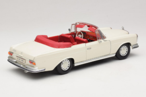 Mercedes 280 SE W108 Fehér Maisto 1:18 52111 Fém – 3. kép a 8-ből