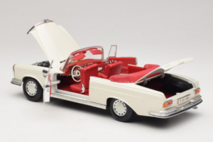 Mercedes 280 SE W108 Fehér Maisto 1:18 52111 Fém – 5. kép a 8-ből