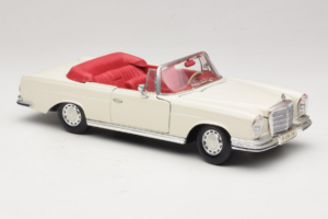 Mercedes 280 SE W108 Fehér Maisto 1:18 52111 Fém – 6. kép a 8-ből