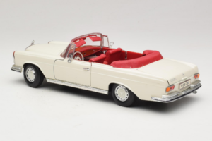 Mercedes 280 SE W108 Fehér Maisto 1:18 52111 Fém – 7. kép a 8-ből