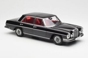 Mercedes 300 SEL 6.3 W109 Fekete AUTOart 1:18 76140 Fém – 6. kép a 8-ből