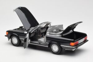 Mercedes 300 SL R107 Fekete Pearl Dealer Kiadás Norev 1:18 B66040678 Fém – 7. kép a 10-ből