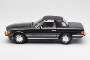 Mercedes 300 SL R107 Fekete Pearl Dealer Kiadás Norev 1:18 B66040678 Fém – 5. kép a 10-ből
