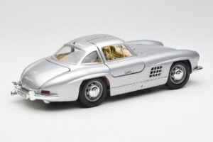 Mercedes 300 SL Ezüst Bburago 1:18 3013 Fém – 3. kép a 8-ből