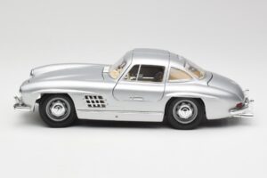 Mercedes 300 SL Ezüst Bburago 1:18 3013 Fém – 4. kép a 8-ből