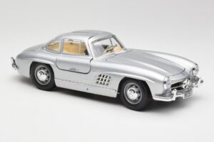 Mercedes 300 SL Ezüst Bburago 1:18 3013 Fém – 6. kép a 8-ből