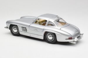 Mercedes 300 SL Ezüst Bburago 1:18 3013 Fém – 7. kép a 8-ből