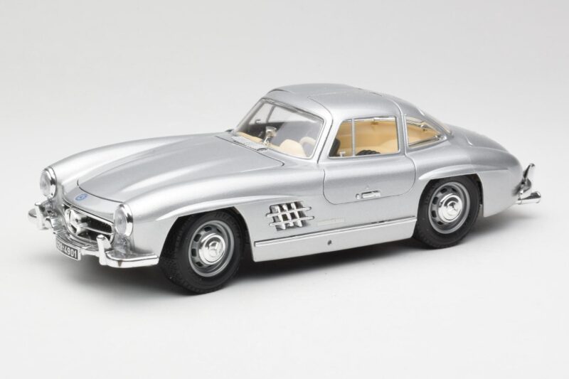 Mercedes 300 SL Ezüst Bburago 1:18 3013 Fém