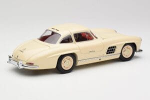 Mercedes 300 SL W198 Krém Piros Belső Térrel Minichamps 1:18 180039002 Fém – 3. kép a 8-ből