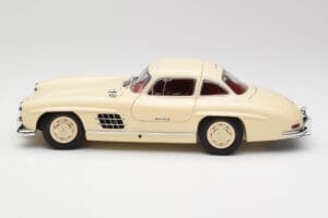Mercedes 300 SL W198 Krém Piros Belső Térrel Minichamps 1:18 180039002 Fém – 4. kép a 8-ből