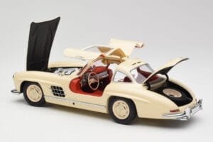 Mercedes 300 SL W198 Krém Piros Belső Térrel Minichamps 1:18 180039002 Fém – 5. kép a 8-ből