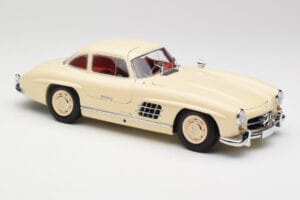 Mercedes 300 SL W198 Krém Piros Belső Térrel Minichamps 1:18 180039002 Fém – 6. kép a 8-ből