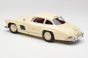 Mercedes 300 SL W198 Krém Piros Belső Térrel Minichamps 1:18 180039002 Fém – 7. kép a 8-ből
