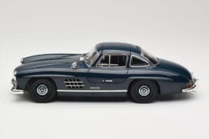 Mercedes 300 SL W198 Gullwing Sötétkék Minichamps 1:18 110037216 Fém – 4. kép a 8-ből