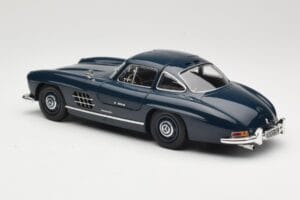Mercedes 300 SL W198 Gullwing Sötétkék Minichamps 1:18 110037216 Fém – 7. kép a 8-ből