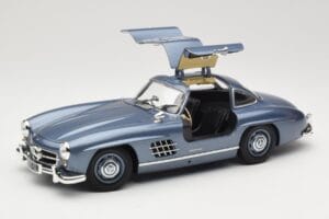 Mercedes 300 SL W198 Gullwing Light Blue Metallic Minichamps 1:18 110037220 Fém – 2. kép a 8-ből