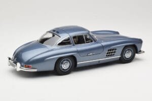 Mercedes 300 SL W198 Gullwing Light Blue Metallic Minichamps 1:18 110037220 Fém – 3. kép a 8-ből