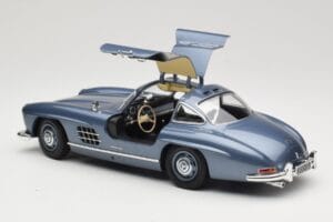 Mercedes 300 SL W198 Gullwing Light Blue Metallic Minichamps 1:18 110037220 Fém – 5. kép a 8-ből