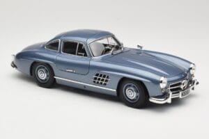 Mercedes 300 SL W198 Gullwing Light Blue Metallic Minichamps 1:18 110037220 Fém – 6. kép a 8-ből