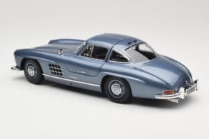 Mercedes 300 SL W198 Gullwing Light Blue Metallic Minichamps 1:18 110037220 Fém – 7. kép a 8-ből