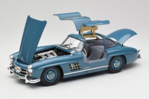 Mercedes 300 SL W198 Világoskék Minichamps 1:18 180039007 Fém – 2. kép a 8-ből