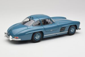 Mercedes 300 SL W198 Világoskék Minichamps 1:18 180039007 Fém – 3. kép a 8-ből
