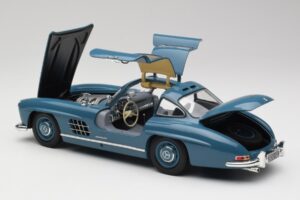 Mercedes 300 SL W198 Világoskék Minichamps 1:18 180039007 Fém – 5. kép a 8-ből