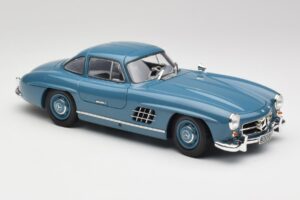 Mercedes 300 SL W198 Világoskék Minichamps 1:18 180039007 Fém – 6. kép a 8-ből