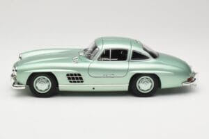 Mercedes 300 SL W198 Gullwing Light Green Metallic Minichamps 1:18 110037221 Fém – 4. kép a 8-ből
