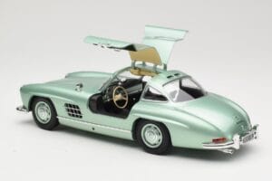 Mercedes 300 SL W198 Gullwing Light Green Metallic Minichamps 1:18 110037221 Fém – 5. kép a 8-ből