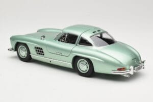 Mercedes 300 SL W198 Gullwing Light Green Metallic Minichamps 1:18 110037221 Fém – 7. kép a 8-ből