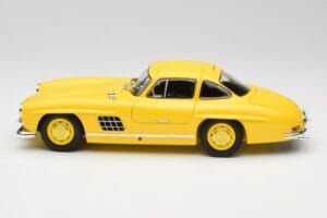 Mercedes 300 SL W198 Világossárga Minichamps 1:18 180039009 Fém – 4. kép a 8-ből