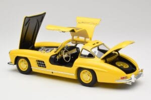 Mercedes 300 SL W198 Világossárga Minichamps 1:18 180039009 Fém – 5. kép a 8-ből