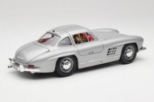 Mercedes 300 SL W198 Gullwing Silver Szürke Bburago 1:18 3513 Fém – 3. kép a 8-ből
