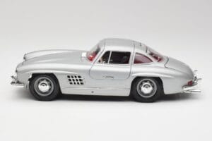 Mercedes 300 SL W198 Gullwing Silver Szürke Bburago 1:18 3513 Fém – 5. kép a 8-ből
